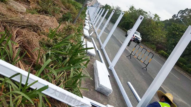 東莞PVC隔離欄_東莞樟木頭鎮(zhèn)馬路pvc圍擋安裝-東莞-深圳市大通建材有限公司鋼圍擋生產定制廠家